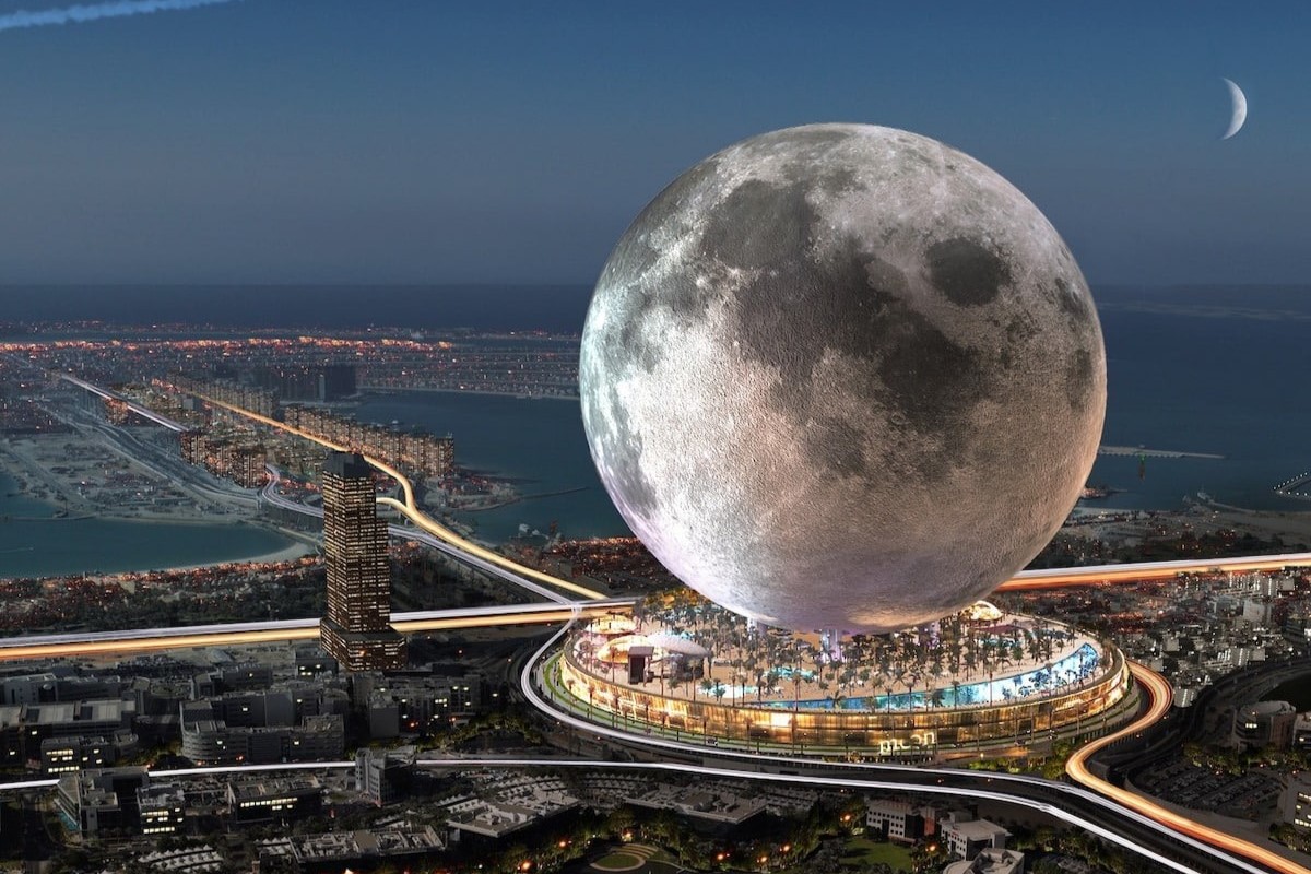 "Resort on surface of moon" at 5 billion USD hotel in Dubai